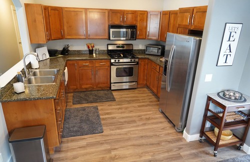 Post Falls House | Experience Your Comfy Home Base Getaway - NEW TESLA/EV CHARGER. 5-6 star