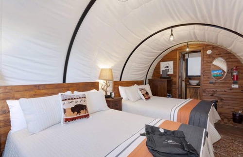 Virgin Cabin | Experience Zion in a Luxurious Western Wagon #29 15 min from Zion w/2QB & Outdoor Kitchen