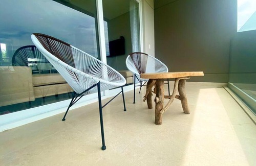Jaco Apartment | Experimente místico en este apartamento increíble con vista al lago