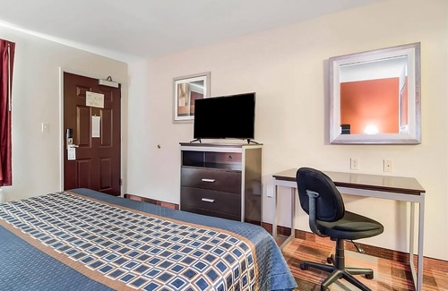 Mableton Hotel | Explore Atlanta from Stylish Mableton Getaway! Free Parking!