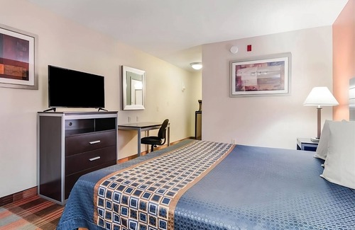 Mableton Hotel | Explore Atlanta from Stylish Mableton Getaway! Free Parking!