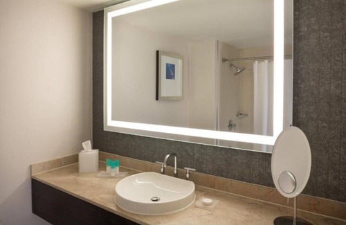 Russian Hill House | Explore Chic Fisherman’s Wharf Hotel Near Pier 39 in San Francisco