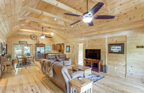 Frank Cabin | Explore Linville Falls: Cabin w/Game Room + Deck!