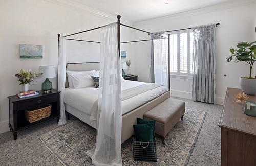 Winters Hotel | Explore Onsite Art Gallery, Roomy 1BR Unit, Few Minutes’ Walk to Blue Oak Park