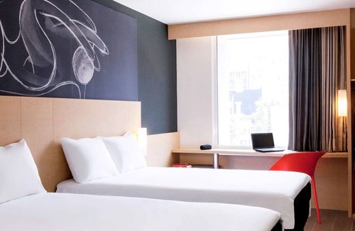 Cuauhtemoc Hotel | Explore Parks & Museums! 4 Affordable Units Near Metro Access!