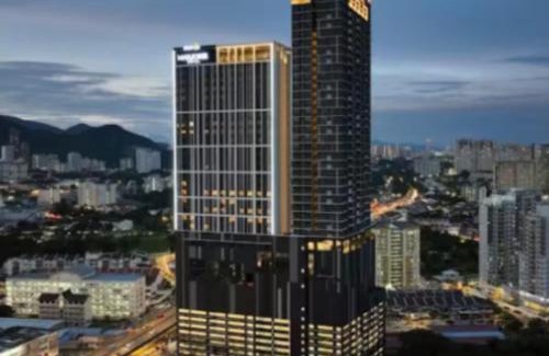 Kampung Sungai Nibong Apartment | Explore Penang Stay Style w Sky pool Sea airport 9pax