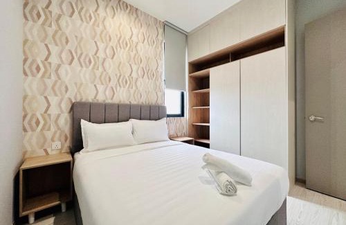 Kampung Sungai Nibong Apartment | Explore Penang Stay Style w Sky pool Sea airport 9pax