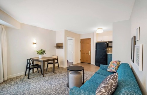 Sorrento Valley Hotel | Explore San Diego's Wonders! Full Kitchen, Free Breakfast, Pool, Pet-friendly!