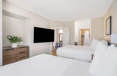 Sorrento Valley Hotel | Explore San Diego's Wonders! Full Kitchen, Free Breakfast, Pool, Pet-friendly!