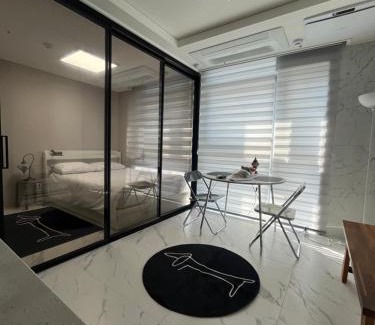 Sogong-dong Apartment | Explore Seoul on Foot lll Market to Palace lll Heart of the City