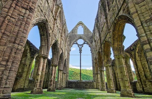 Ross-on-Wye Apartment | Explore the Wye Valley from this historic property in Ross-on-Wye