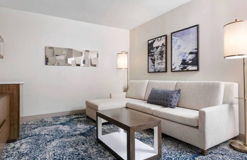 Northeast Virginia Beach Hotel | Explore Virginia! 3 Great Units, Onsite Pool, Near Virginia Beach Fishing Pier