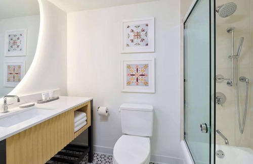 Diamond Head - Kapahulu - St. Louis Hotel | Explore Waikiki: Quiet Stay Near Iconic Beaches & Attractions! Kitchenette, Pool