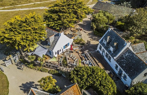 Ile-de-Batz House | Explorez le Jardin Colonial de L'île de Batz : un Joyau du Nord-finistère, Parfa