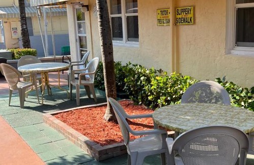 Hollywood Hotel | Expo Motel