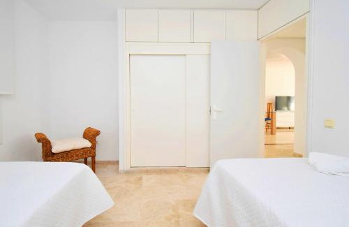 Ciudad Universitaria Apartment | Expoholidays - Centro Almerimar Puerto Deportivo