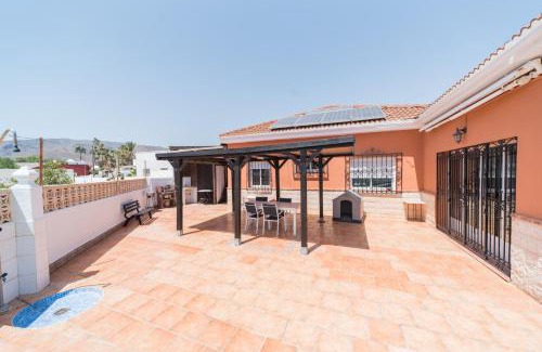 Almeria House | Expoholidys- Chalet privado en Castell del Rey