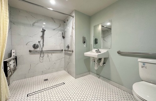 Ontario Hotel | Express Inn & Suites