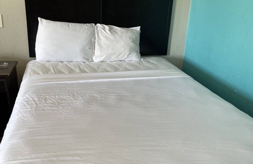 West Memphis Hotel | Express Inn West Memphis
