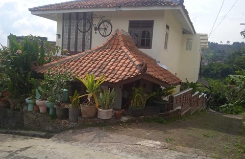 Bandung Hotel | EXPRESS O 92299 Bumi Bati Deudeuh