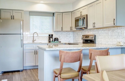 East Stroudsburg Condo | Exquisite 1-Bedroom Retreat in the Poconosn