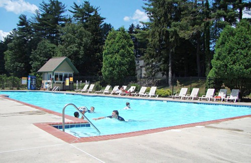 East Stroudsburg Condo | Exquisite 1-Bedroom Retreat in the Poconosn
