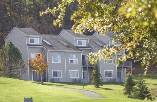 East Stroudsburg Condo | Exquisite 1-Bedroom Retreat in the Poconosn