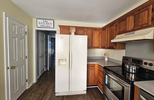 Davis Lake - Eastfield House | Exquisite 3 BR - 4 Bed/2.5 bath/Workspace/Bonus Room/8 Guests Family Friendly