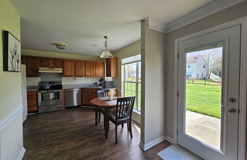 Davis Lake - Eastfield House | Exquisite 3 BR - 4 Bed/2.5 bath/Workspace/Bonus Room/8 Guests Family Friendly
