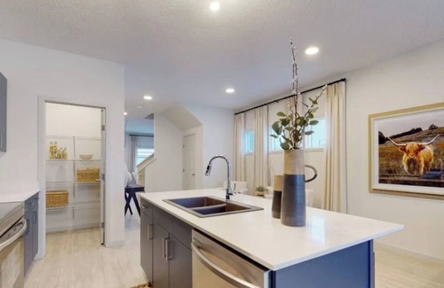 West Edmonton House | Exquisite 3bedroom home, 16m to WEM and 25m to YEG.