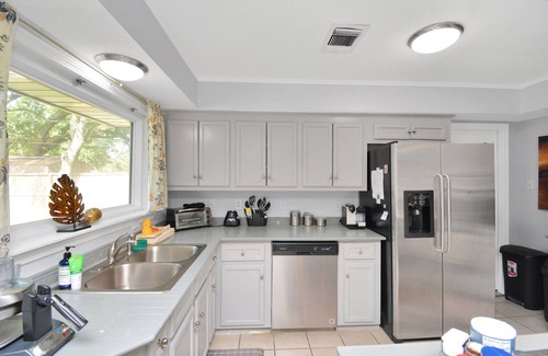 Shoreacres House | Exquisite 5BR near Yacht Club | Beach | Golf Course
