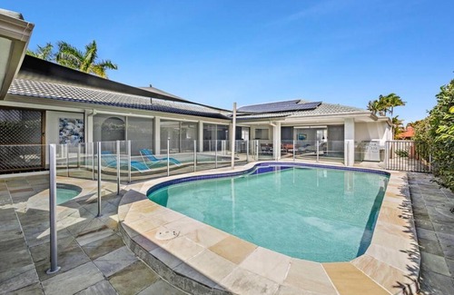 Broadbeach Waters House | Exquisite Airbnb in Broadbeach Waters-Pool/Theater