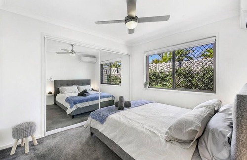 Broadbeach Waters House | Exquisite Airbnb in Broadbeach Waters-Pool/Theater