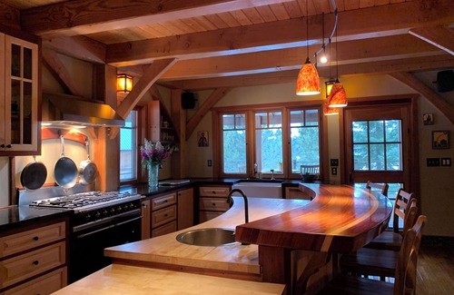 Sandpoint Ski Chalet | Exquisite and Enchanting Escape On Private Lake In Sagle! 4 bedrooms, WiFi