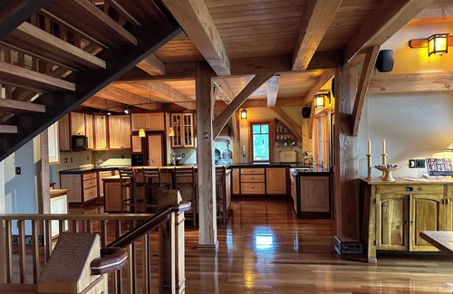 Sandpoint Ski Chalet | Exquisite and Enchanting Escape On Private Lake In Sagle! 4 bedrooms, WiFi