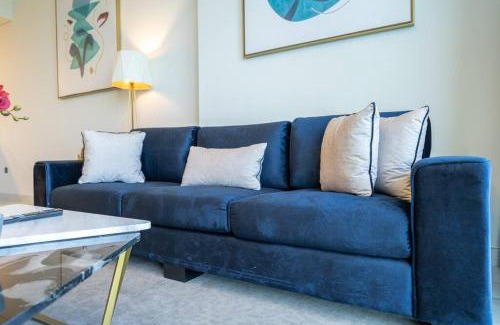 Dubai Internet City Apartment | Exquisite Apartment Minutes Away from the Beach