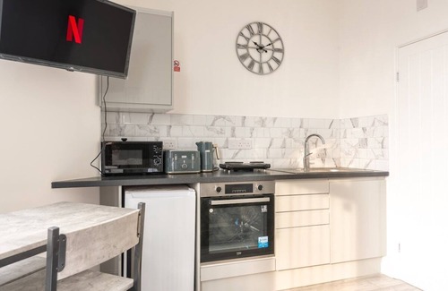 Penylan Apartment | Exquisite Cardiff Apartments- with Garden Lounge & Games Room