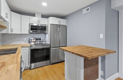 Cedar Mill Condo | Exquisite Comfort: Luxury Suite