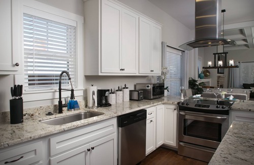 Thunderbolt House | Exquisite Cottage Near Historic Savannah and Tybee