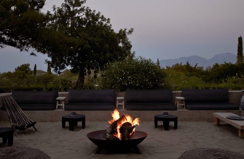 Agios Nikolaos Villa | Exquisite Crete Hotel | Modern Seaside Bungalow | 1 Bedroom | Prime Location by.