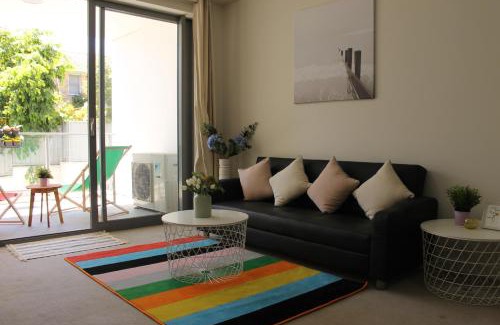 Lane Cove North Apartment | Exquisite Family Home +Parking, Close to CBD