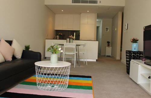 Lane Cove North Apartment | Exquisite Family Home +Parking, Close to CBD