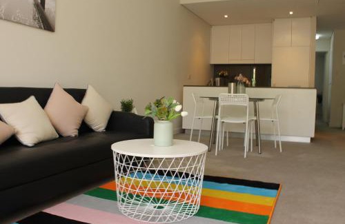 Lane Cove North Apartment | Exquisite Family Home +Parking, Close to CBD