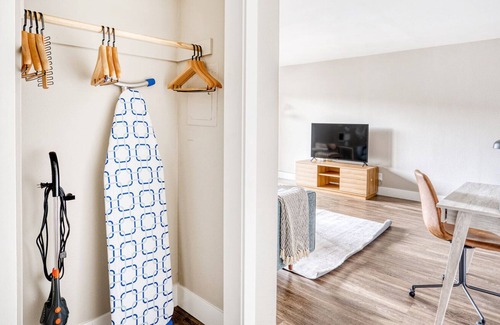 Foster City Apartment | Exquisite Foster City 1BR w/ Gym, Pool, W/D, near highways, by Blueground
