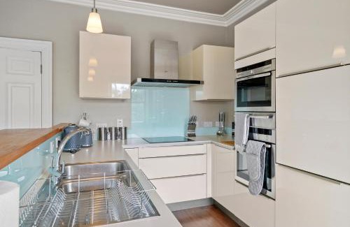 Wakefield Apartment | Exquisite Georgian Apartment with Reserved Parking