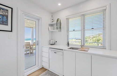 Crescent Head House | EXQUISITE HOLIDAY HOME WITH OUTSTANDING OCEAN VIEWS - Newly Renovated
