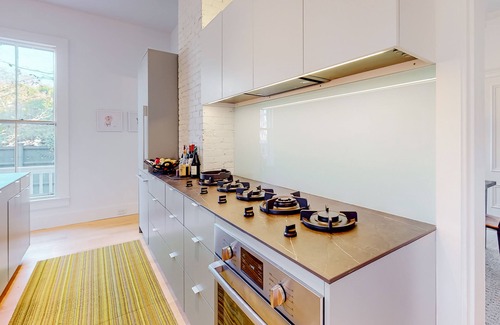 West End House | Exquisite home with fireplace, pool table, washer/dryer & sleek kitchen