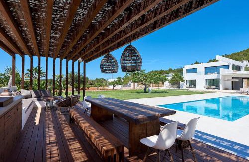 Sant Joan de Labritja Villa | Exquisite Ibiza Villa Can Pegaso Grande Privileged & Minimalist Style 16 Guests San Juan