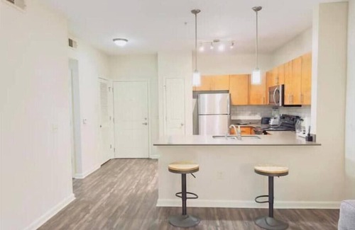 Westside Apartment | Exquisite immaculate 1 bed apt