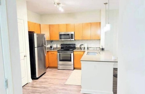 Westside Apartment | Exquisite immaculate 1 bed apt